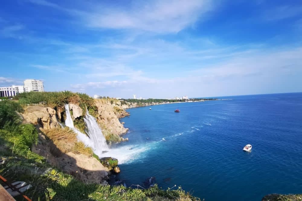 Wie viele Einwohner hat Antalya?