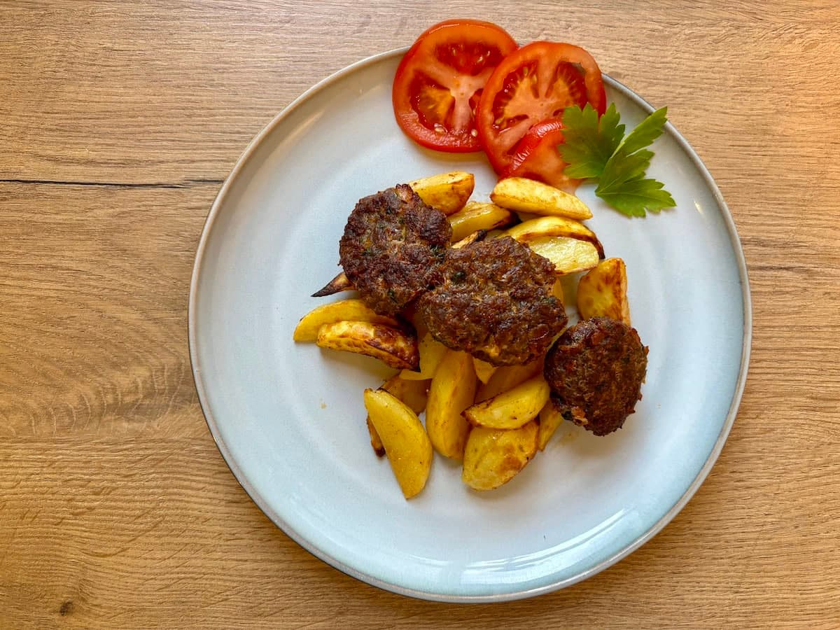 Fırında Köfte – Frikadellen aus dem Ofen