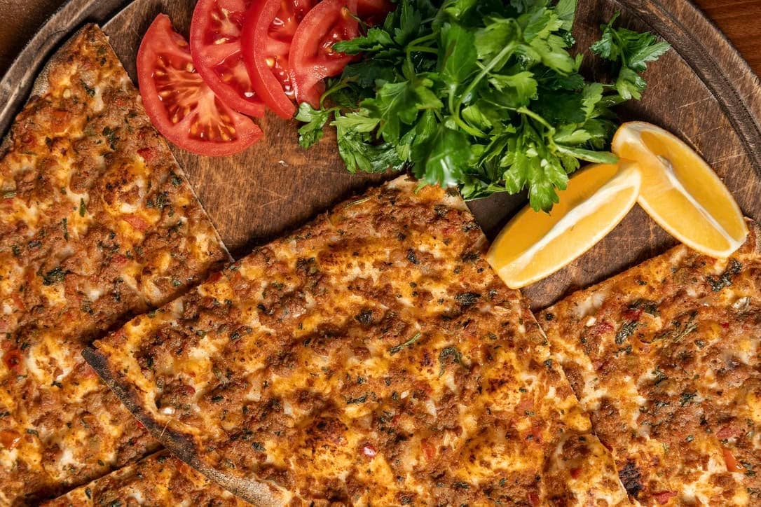 Lahmacun – Türkische Hackfleischpizza