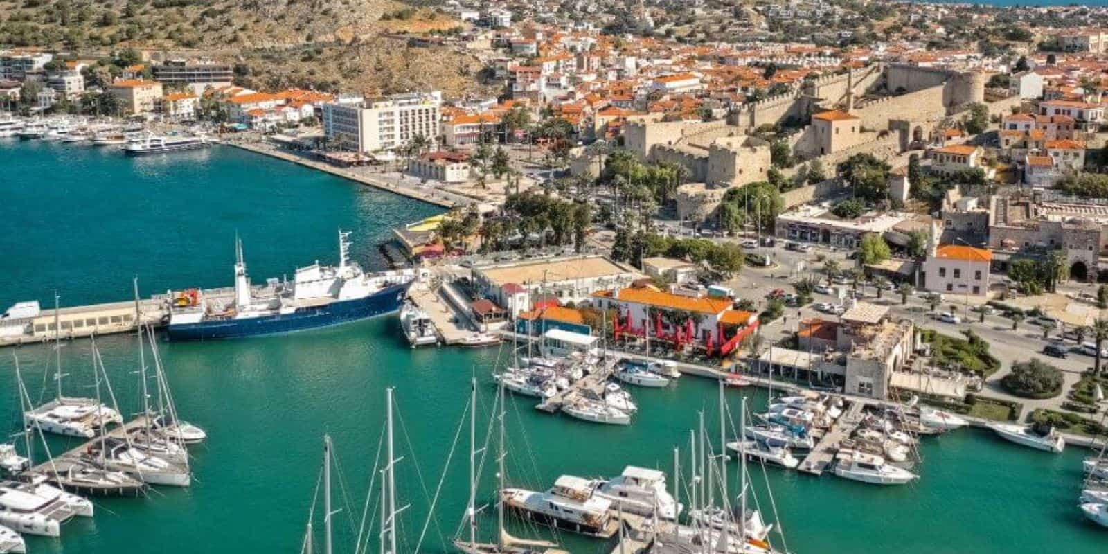 Dein Reiseführer für Çeşme: Geschichte, Strände und Alaçatı Highlights