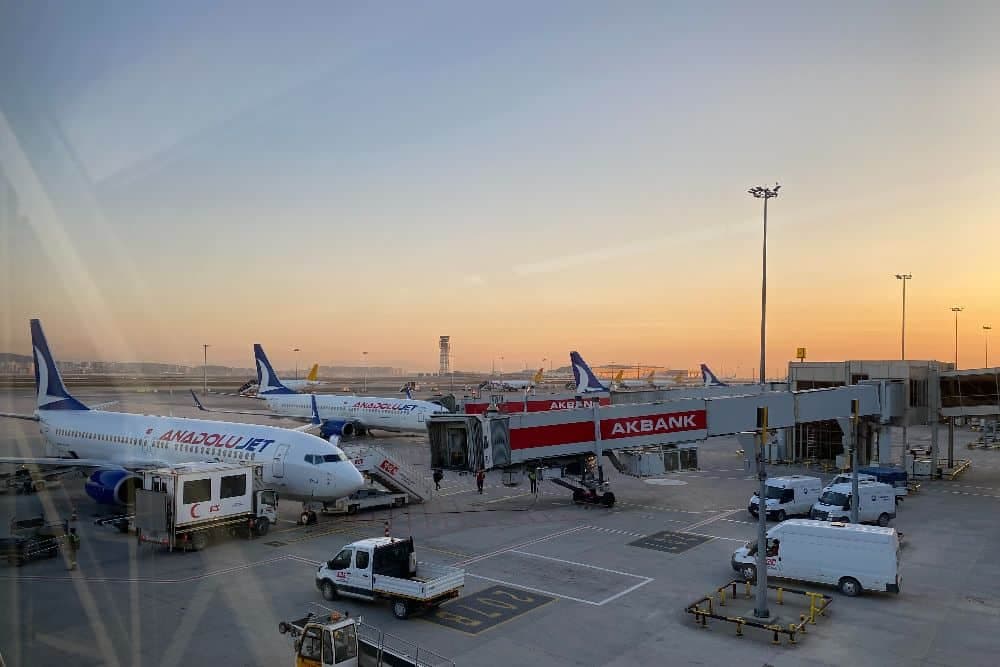 Wie lange fliegt man nach Antalya?