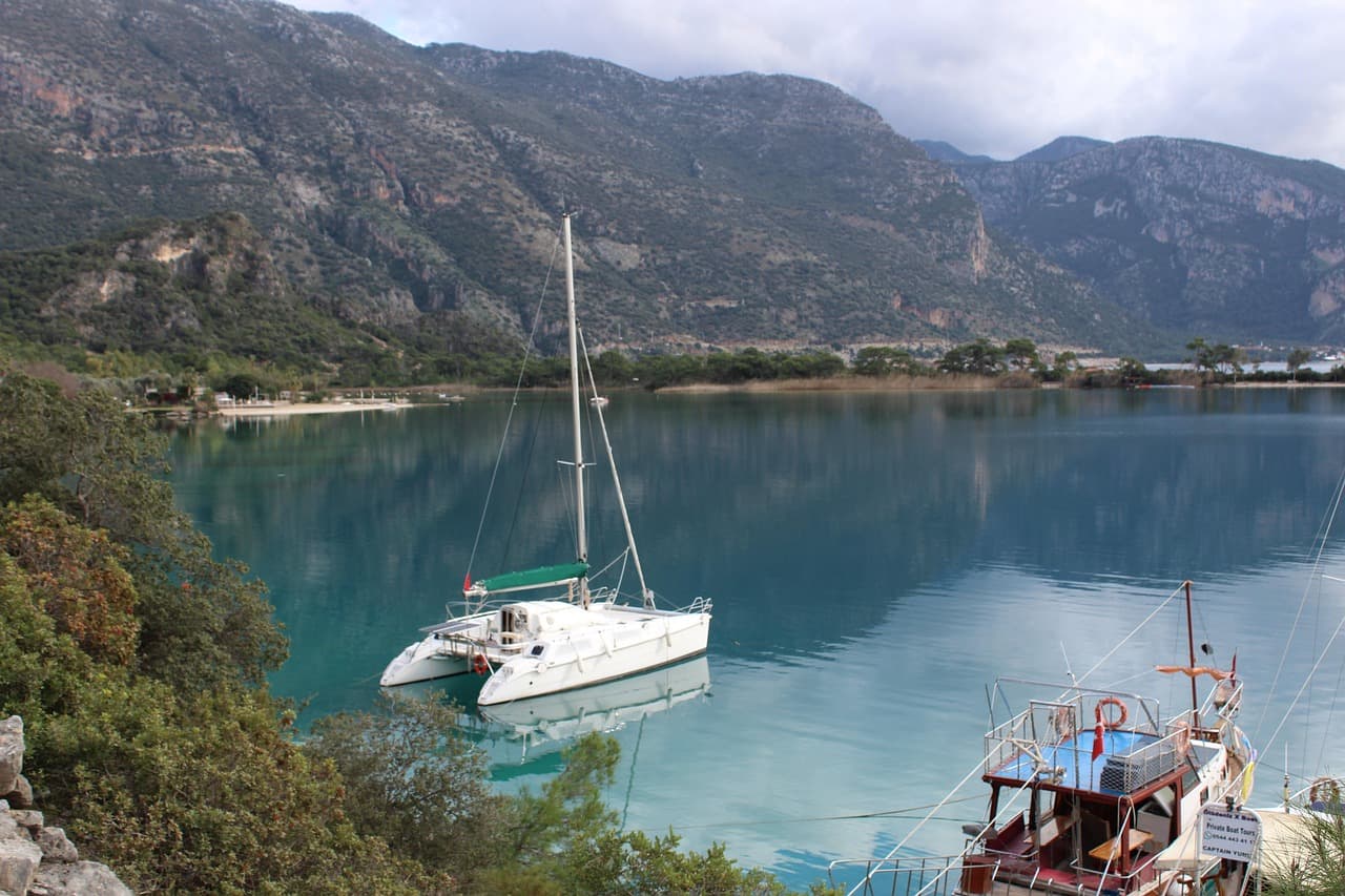 Blaue Reise Türkei: Segeln auf einem Gulet entlang der türkischen Küste