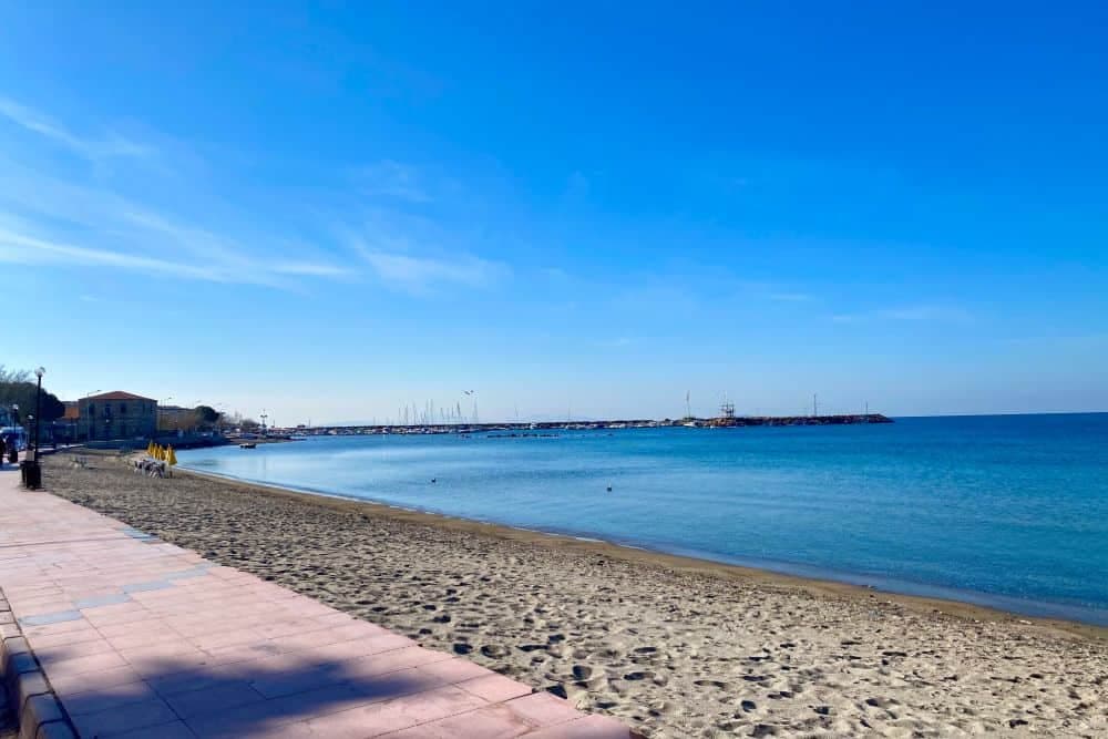 Wie weit ist Side von Antalya entfernt?