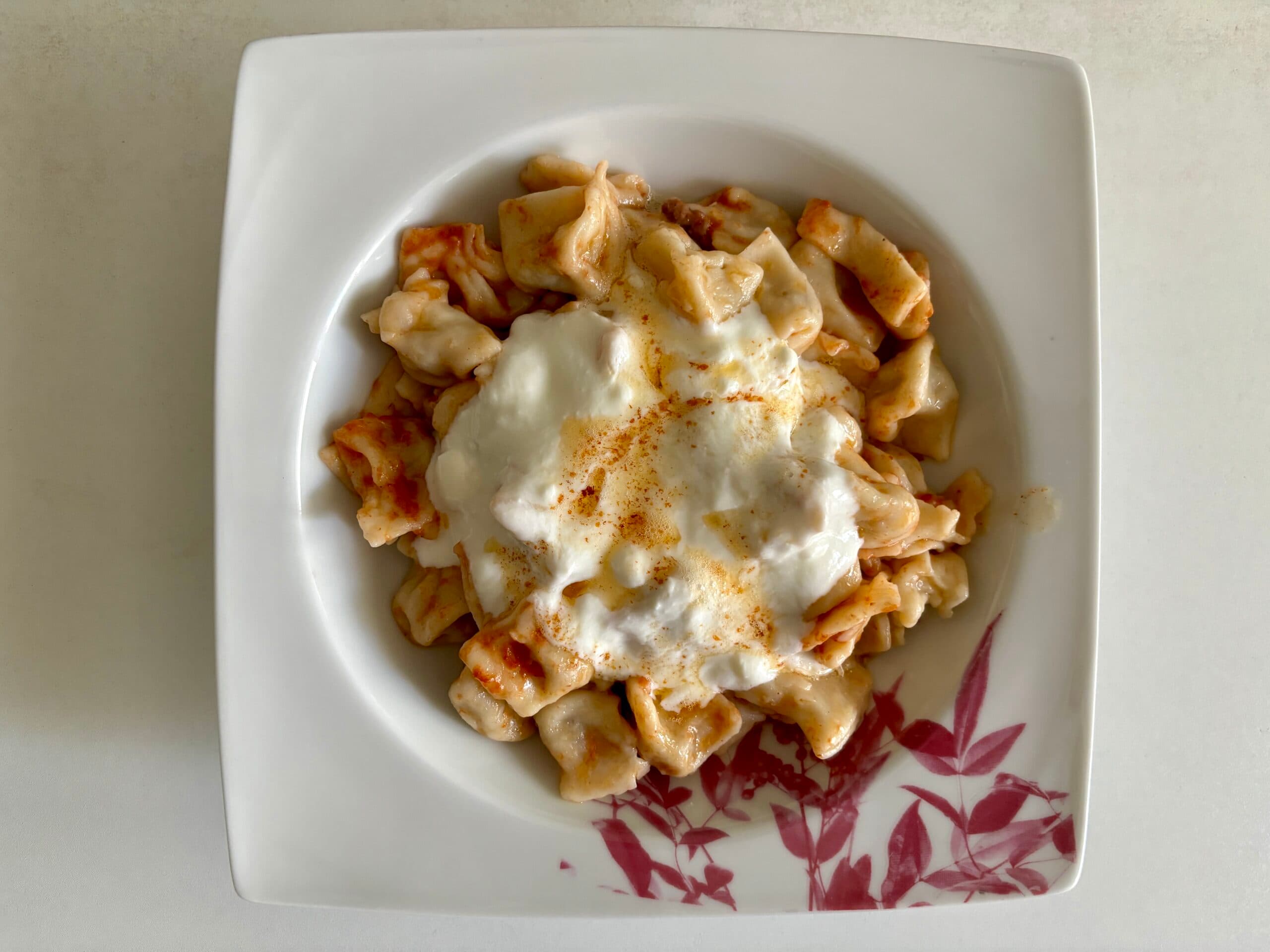 Manti – Türkische Teigtaschen mit Joghurt