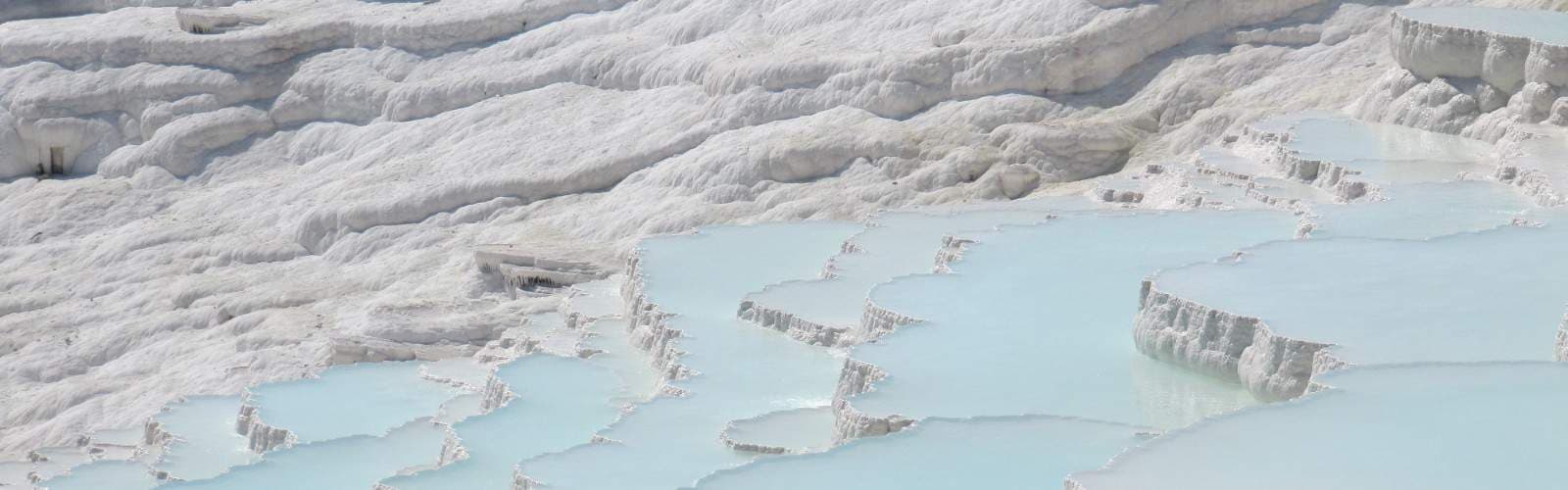 Pamukkale – Weiße Terrassen und antike Ruinen