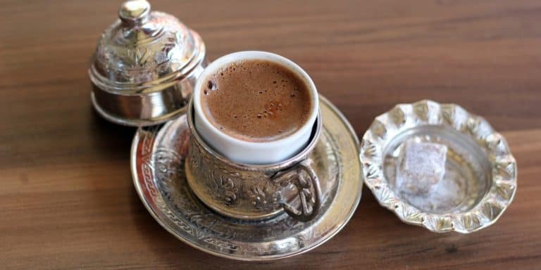Wie koche ich türkischen Kaffee?