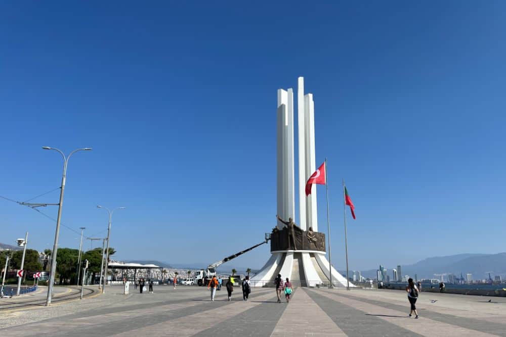 Atatürk Denkmal Karsiyaka