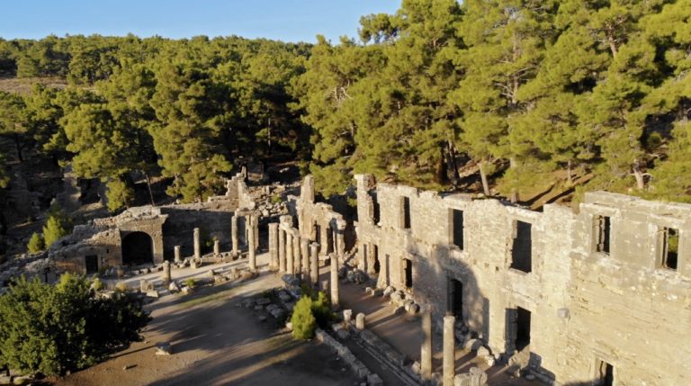 Seleukia (Lyrbe): Die verlorene antike Stadt im türkischen Dschungel