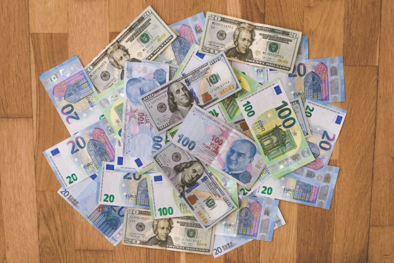 Geld abheben in der Türkei: Lira oder Euro?